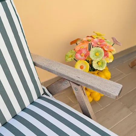 Myosotis - With Terrace In Apartamento Isquia